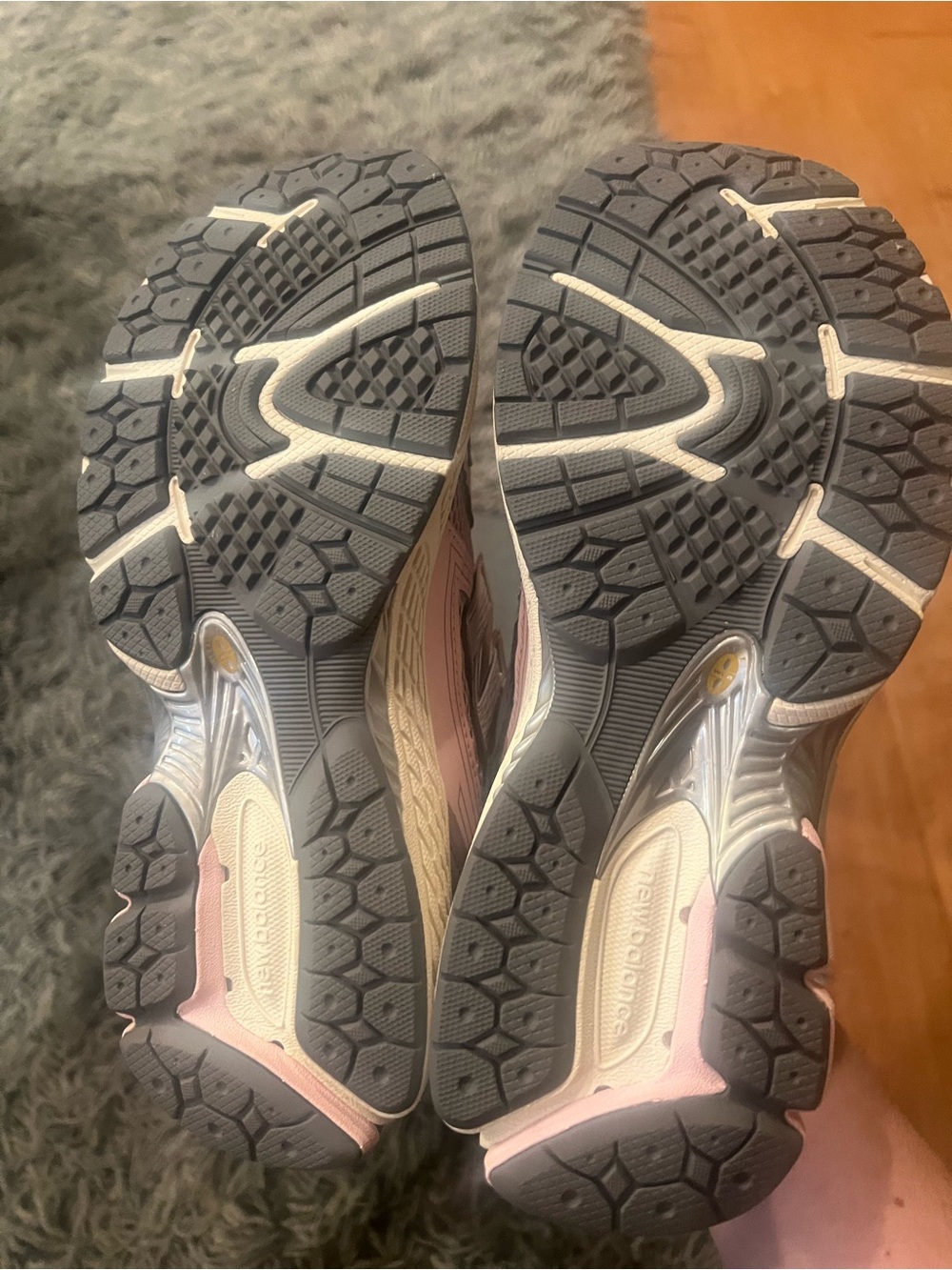 New Balance Women's Size 6/Youth Size 4.5 Pink/Silver Mesh Running Sneakers NEW - Picture 4 of 10